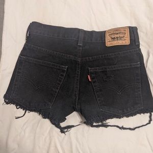 Black Levi's 550s high waisted